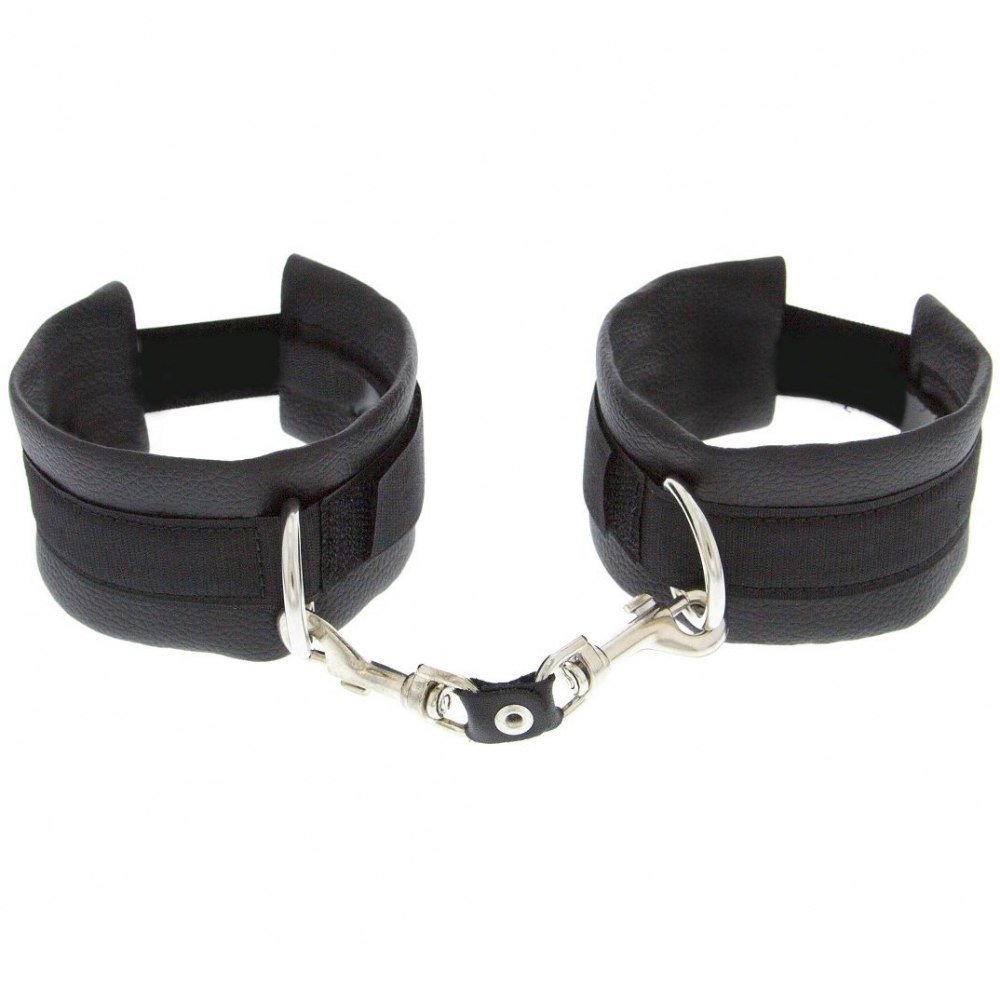 Черные полиуретановые наручники «Luxurious Handcuffs», Blush novelties 520005